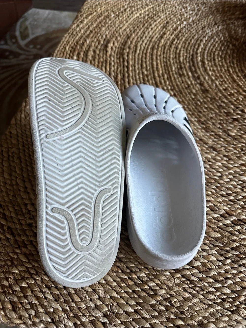 adidas men’s size 9J White Clogs with Black Stripes